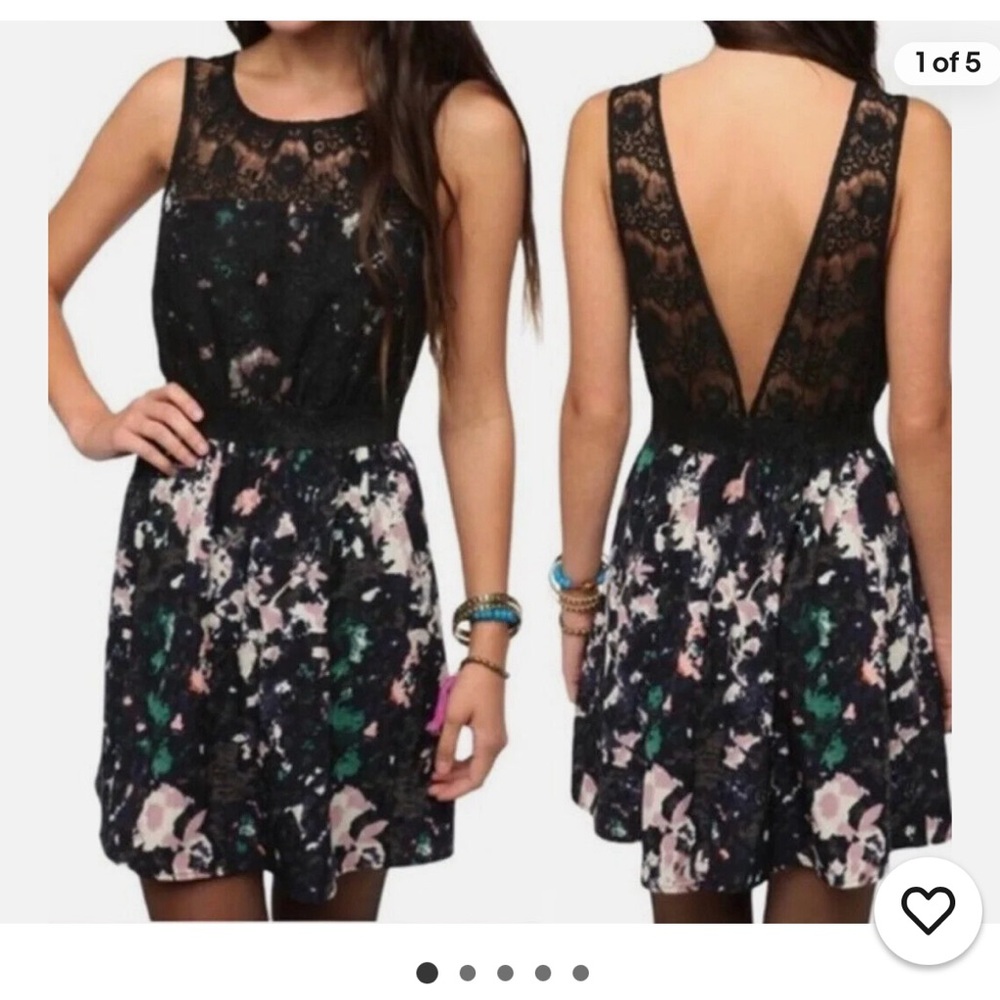 Gorgeous lace kimchi Blue mini dress